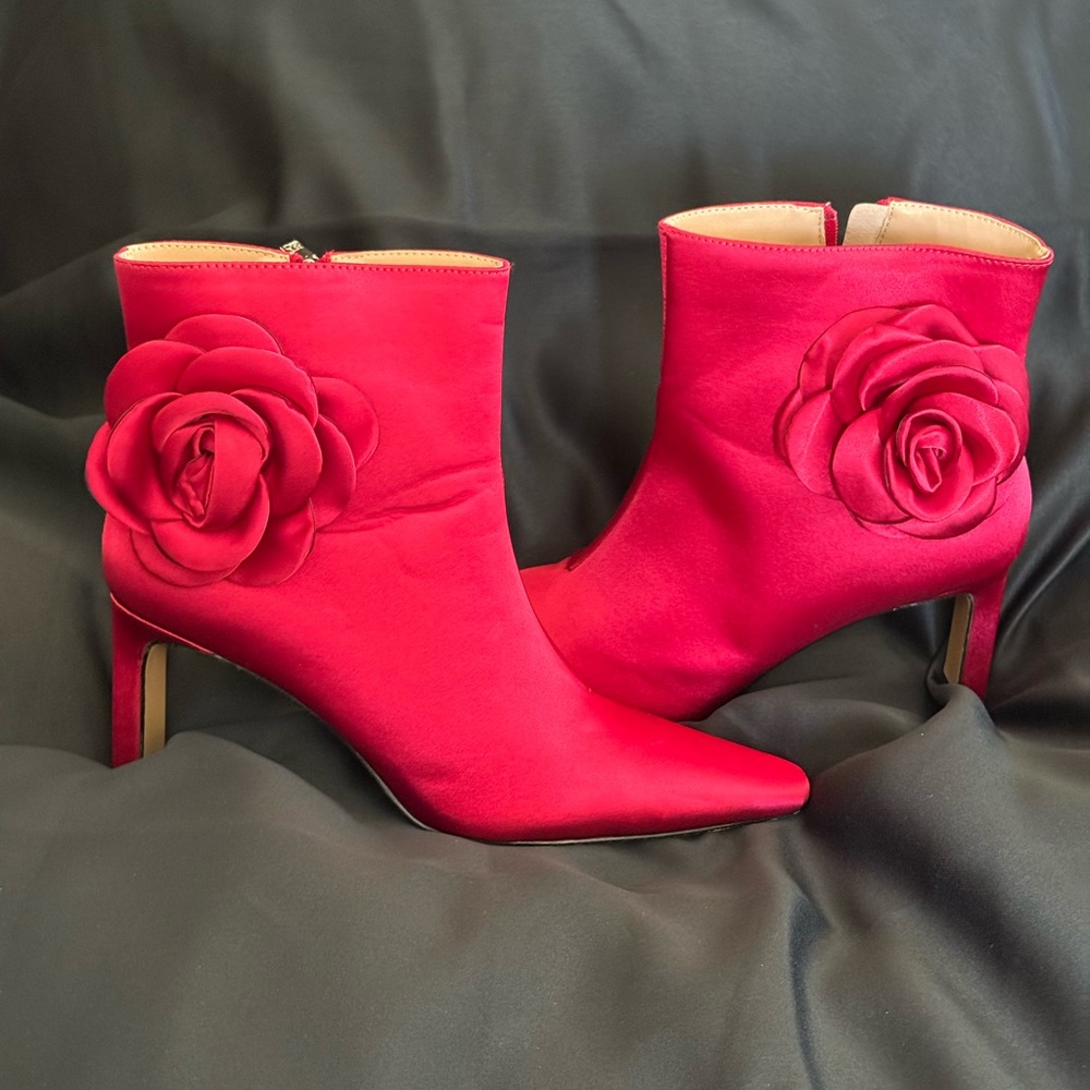 New York & Company Red Floral Heeled Boots